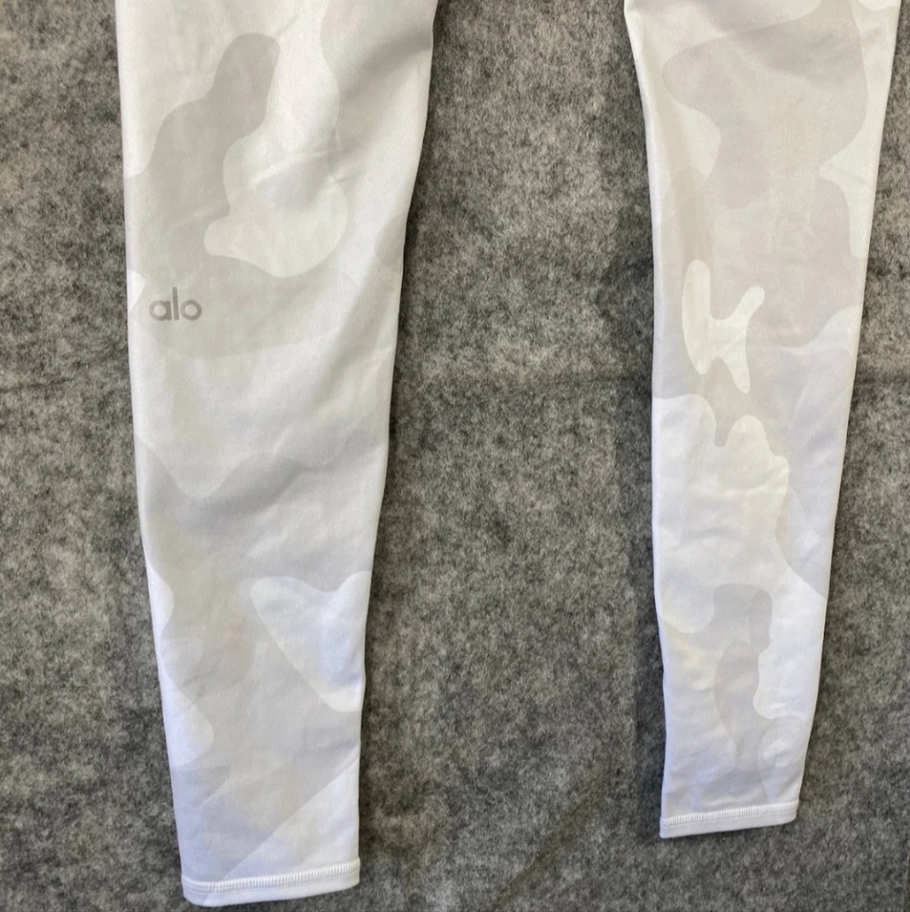 White Camo Alo Yoga Leggings - Picture 5 of 6